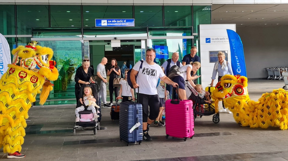 242 tourists arrive in Phu Quoc on direct flight from Poland